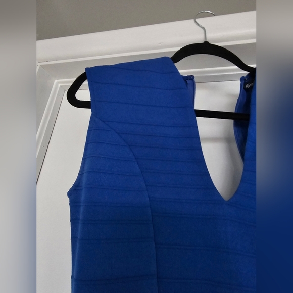 Royal Blue Stretch Fitted V Neck Sleeveless Dress - Picture 5 of 8